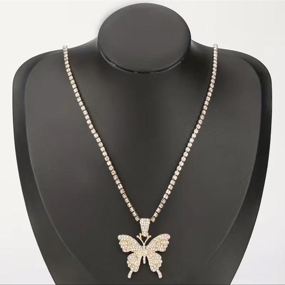 💎✨ Shiny Exquisite Rhinestones Butterfly Chain Necklace - Picture 2 of 4